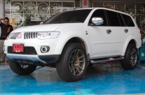 COSMIS Iconic Series Model ZR-5 in MITSUBISHI Pajero Sport