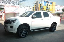 COSMIS Iconic Series Model ZR-6 in ISUZU D-MAX